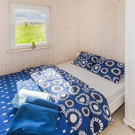 Beautiful In Darlowo With Kitchen Semesterbostad